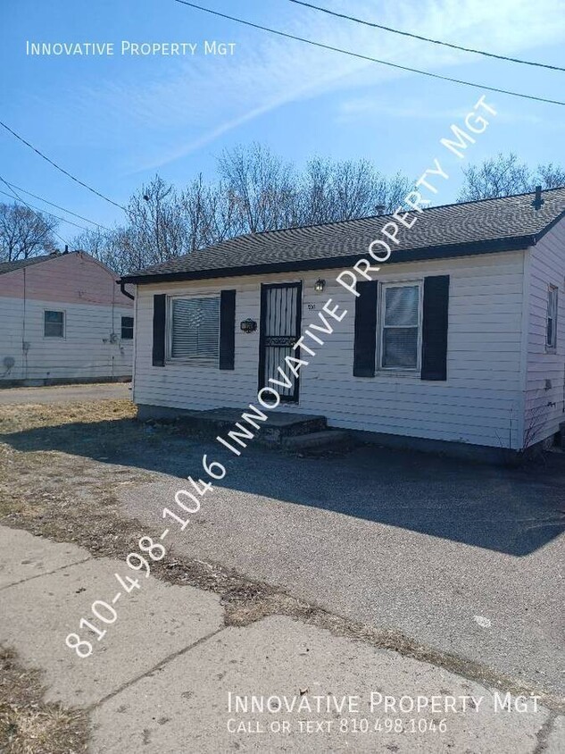 Foto principal - 2 bedroom , 1 bath home in Burton!