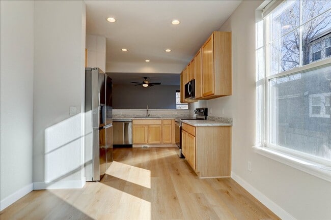 Foto del edificio - Stunning 5-Bedroom Home in Desirable McKay Landing – Available Now!