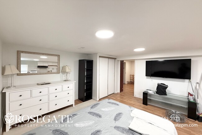 Building Photo - Newly Renovated 1-Bedroom Gem in Scarborou...