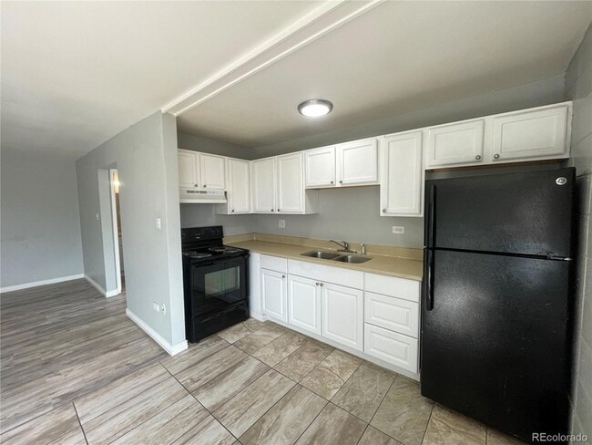 Building Photo - 1590 Clinton St