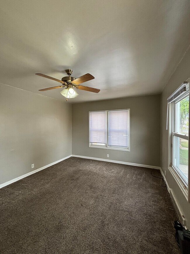 Building Photo - For Rent: 2 Bedroom Home with Bonus Room a...