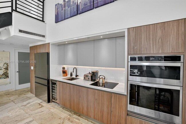 Foto del edificio - 7744 Collins Ave