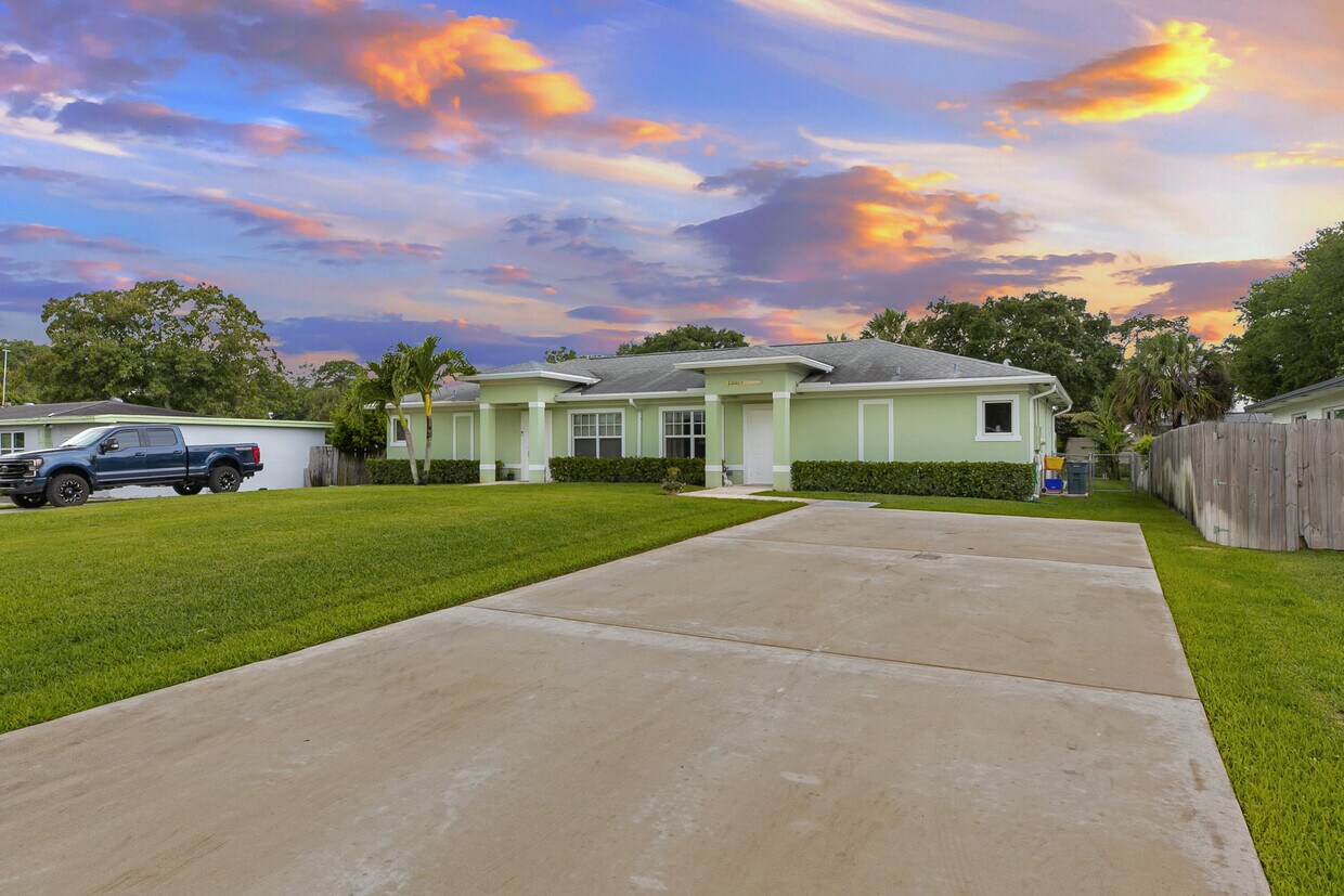 8545 Sunset Dr, Palm Beach Gardens, FL 33410 Townhome Rentals in Palm