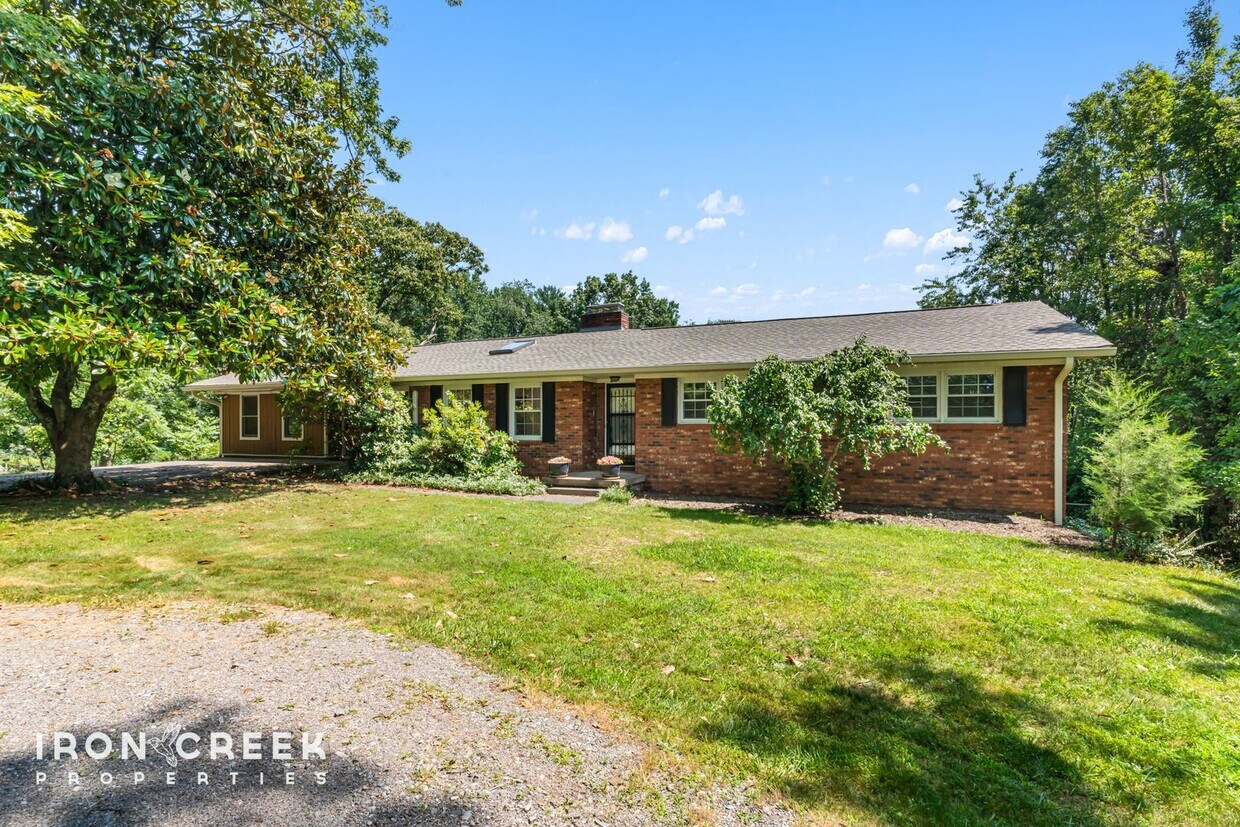 Primary Photo - Spacious West Asheville Home with Dual Kit...