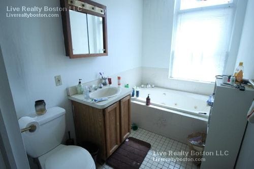 Primary Photo - 1439 Commonwealth Ave