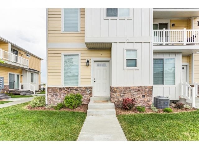 Building Photo - 1825 E Cosmos Dr