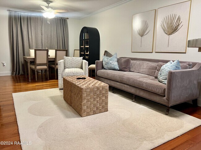 Foto del edificio - 416 Doucet Rd