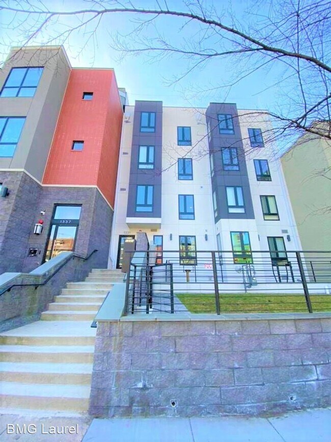 Building Photo - 1 br, 1.5 bath House - 1331 K St SE Unit 103