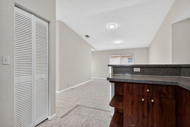 Building Photo - 2208 Evans St