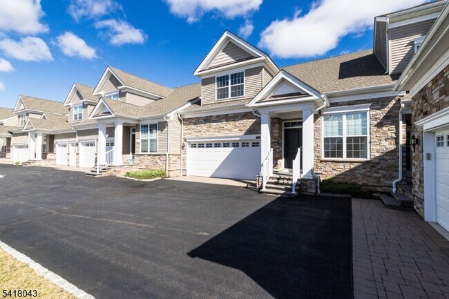 Foto del edificio - 76 Van Cleef Dr