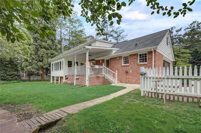 Building Photo - 545 Dalrymple Rd