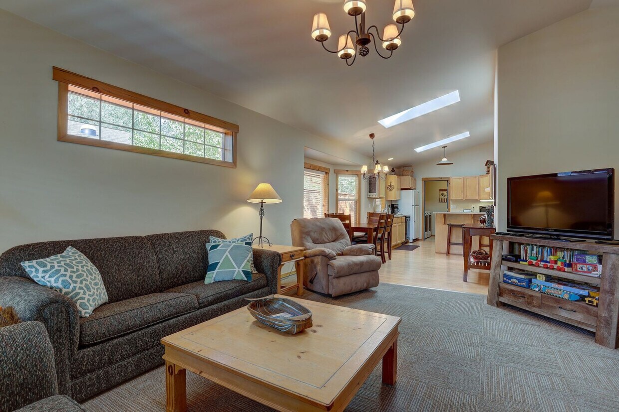 Foto principal - 1456 NW Elgin Ave