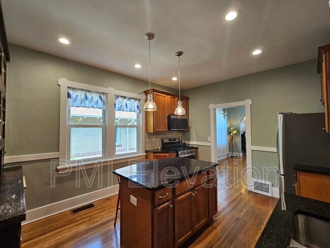 Foto del edificio - 1529 Lowell Blvd