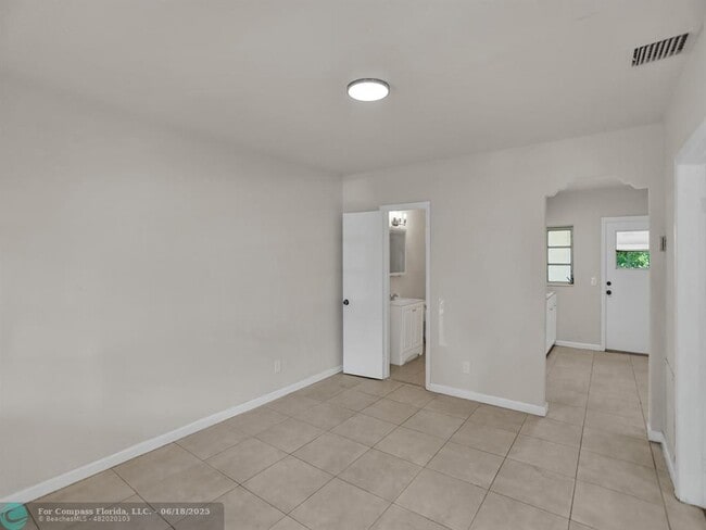 Foto del edificio - 535 NW 91st St