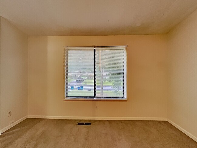 Foto del edificio - 8401 Beechwood Trce