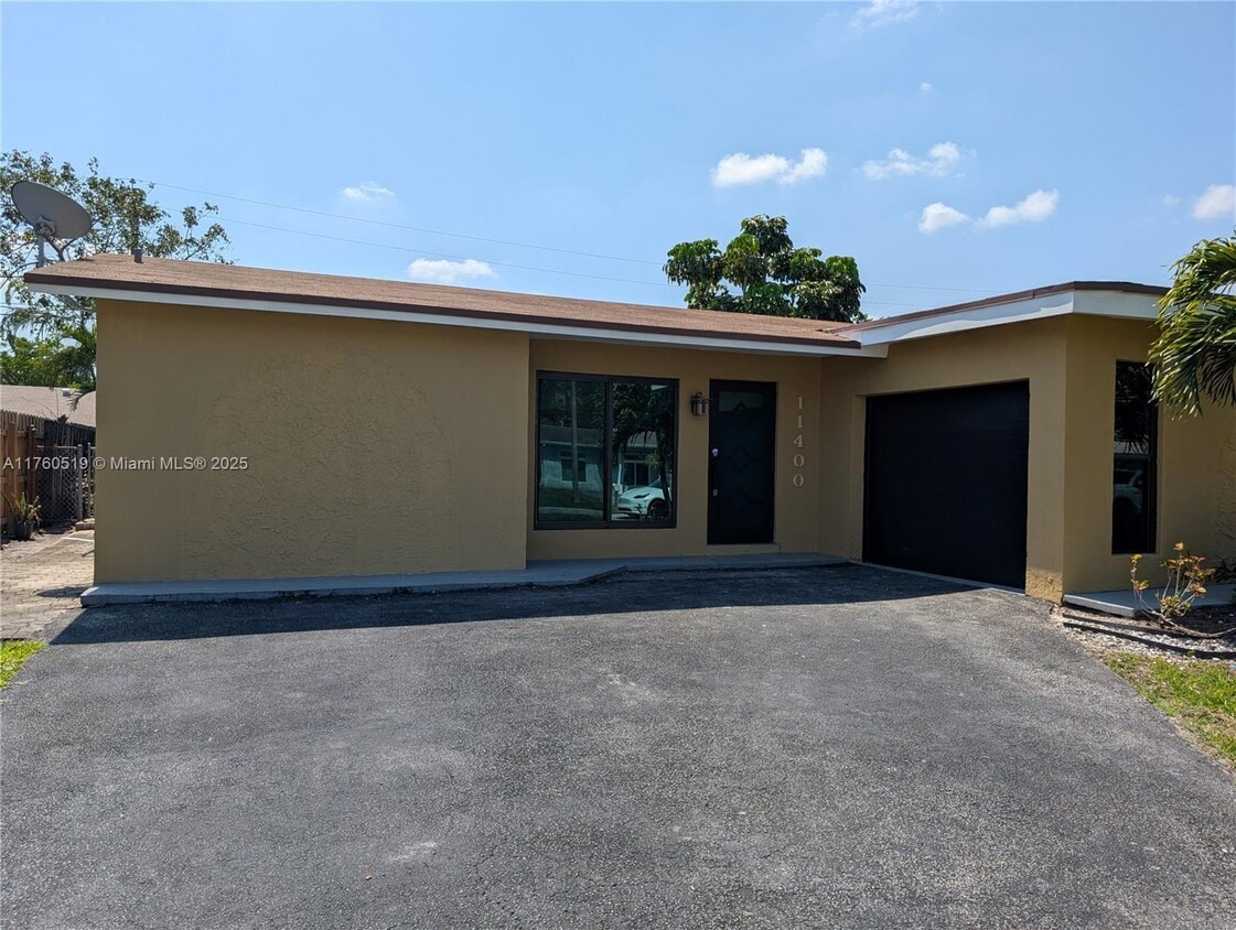 Foto principal - 11400 NW 32nd Manor