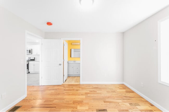 Photo - 12 Andy St Apartment