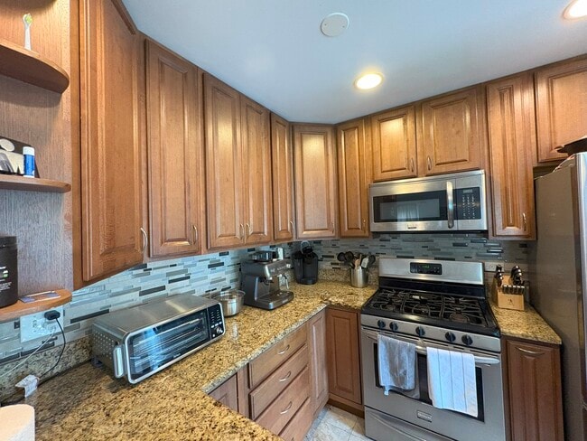 Building Photo - 1032 Inverrary Ln