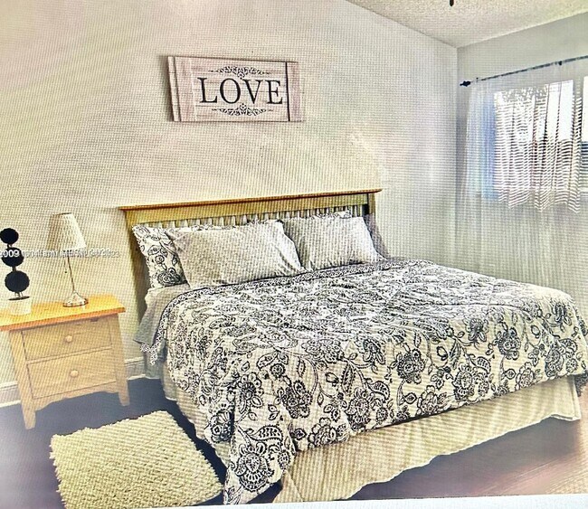 Building Photo - 1321 St Tropez Cir