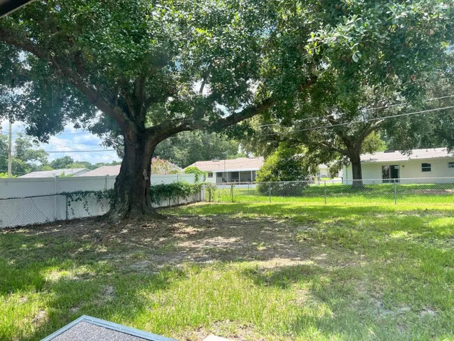 Building Photo - 2851 Delrose Dr N