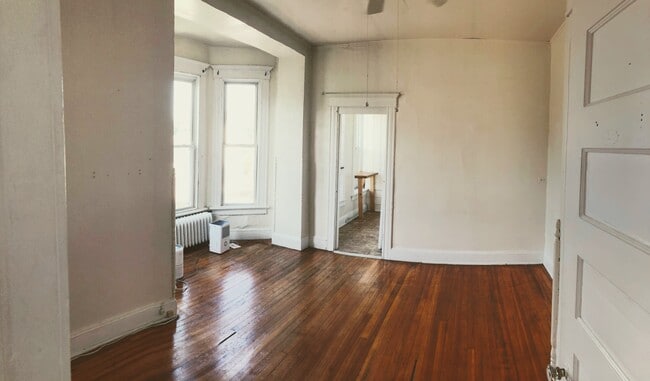 Living Room - 509 N Meadow St