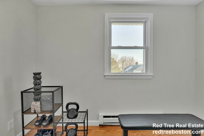 Building Photo - 74-76-76 Dunboy St