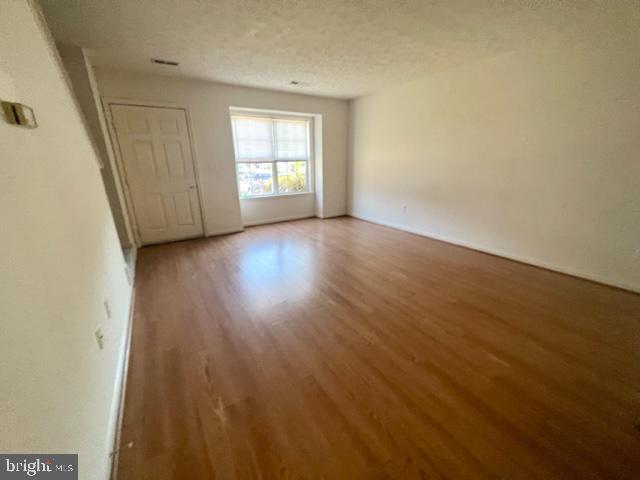 Foto del edificio - 9906 Warwick Pl