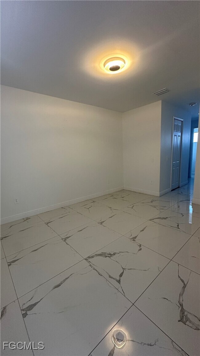 Foto del edificio - 3217 64th St W