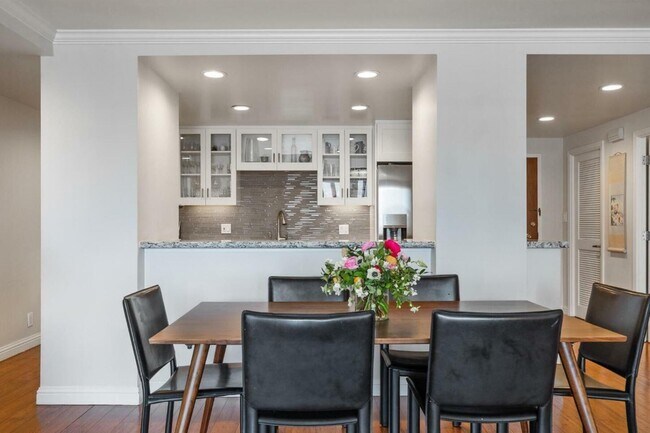 Building Photo - 2040 Franklin St