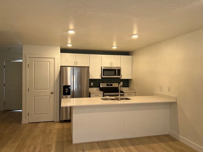Building Photo - AND-D 1802