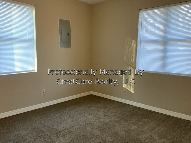 Building Photo - 16 Oakridge Dr
