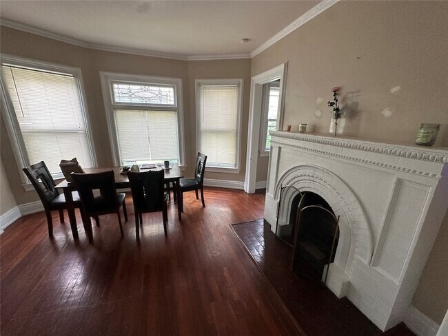 Building Photo - 19 Edwards St