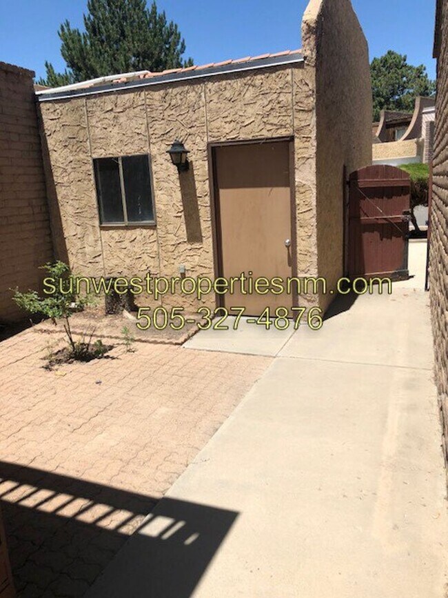 Building Photo - 2 Bedroom, 1.5 Bathroom with Garage