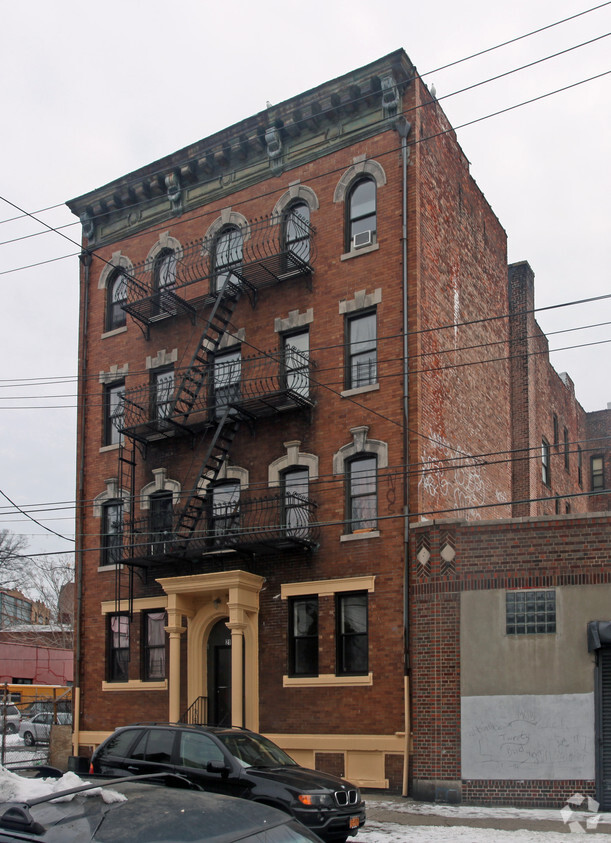 Primary Photo - 21 N Bond St