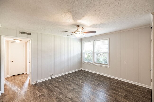 Photo - Charming Duplex Rental in Hendersonville! Townhome
