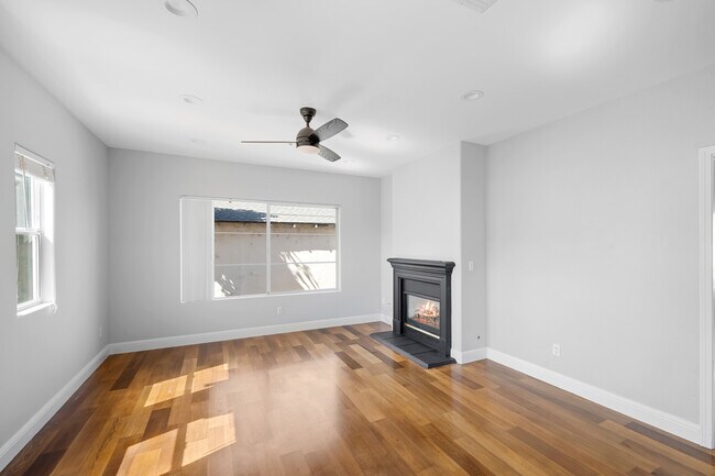 Building Photo - 629 W Stocker St