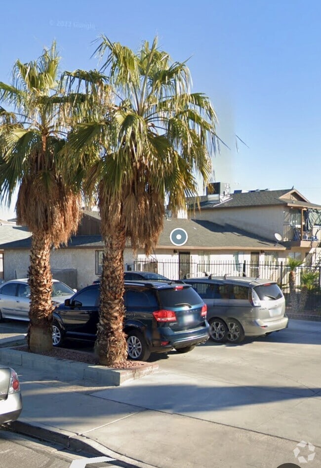 Building Photo - 1425 Henry Dr