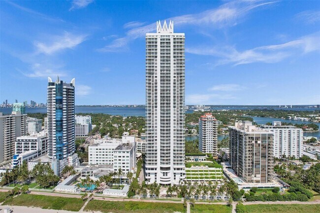 Foto del edificio - 6365 Collins Ave