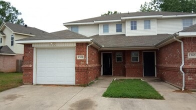 Building Photo - 1301 Village Garden