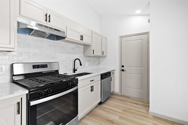 Building Photo - 1503 Ave P