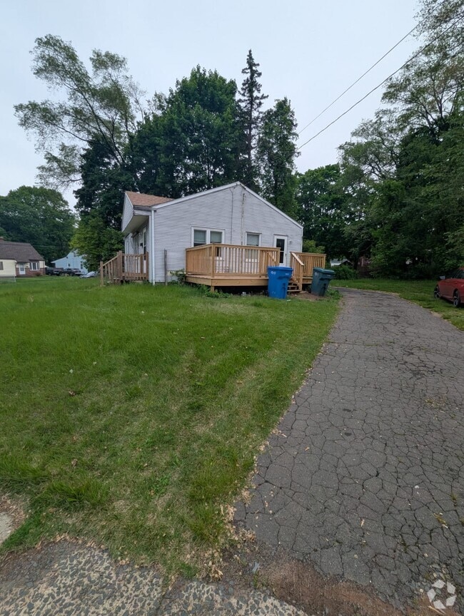 Building Photo - 585 Woodin St