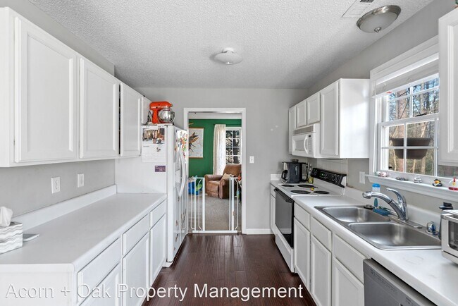 Building Photo - 3 br, 2.5 bath House - 4 Burwell Ct