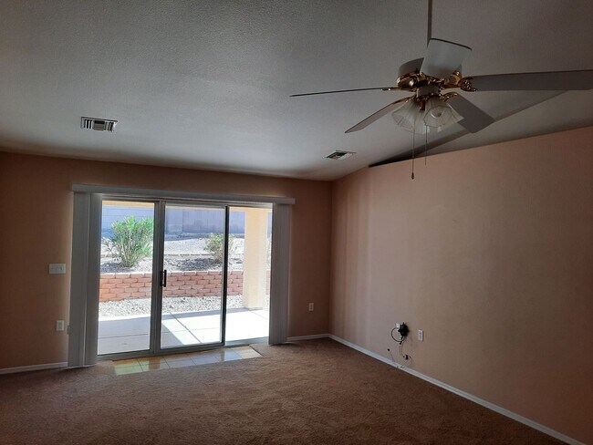 Foto del edificio - 4 bedroom/2 bath Home available in Bullhead City in Desirable El Camino Village.