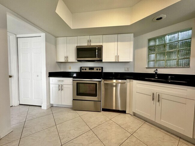 Building Photo - 120 Weybridge Cir