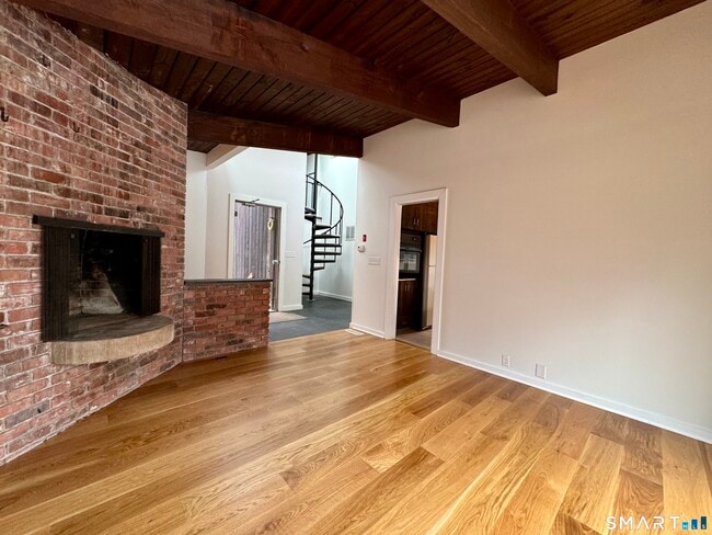 Building Photo - 860 Oakwood Rd