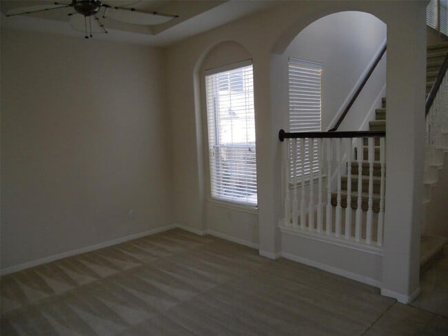 Building Photo - 21607 Spring Vine Ln