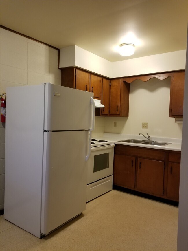 Interior Photo - 326 W Kenwood Dr