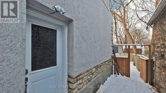 Photo du bâtiment - 390 Roehampton Ave