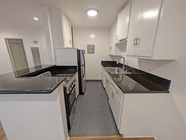 Foto del edificio - 1328 Gordon St