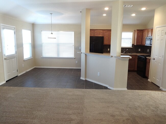 Building Photo - 2101 Harvester Dr